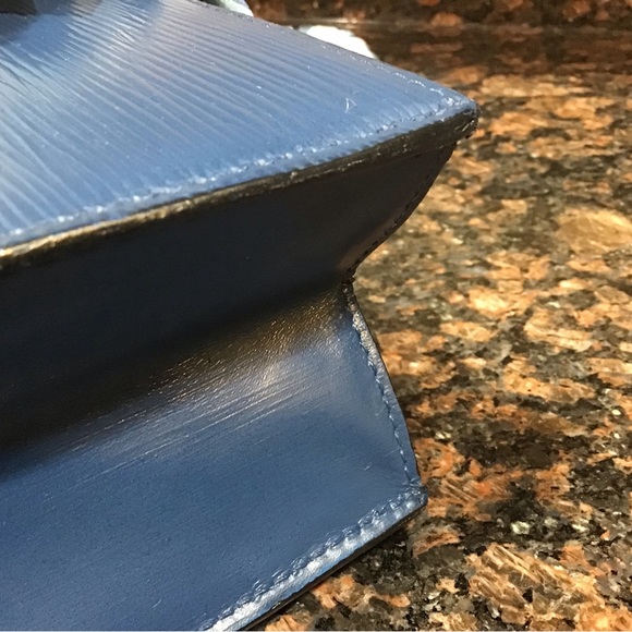 Louis Vuitton Bags - Picture 13 of 15